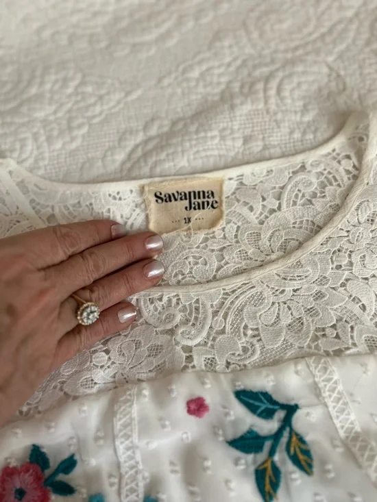 Savanna Jane White Floral Embroidered Blouse with Puff Sleeves GORGEOUS - Picture 2 of 7